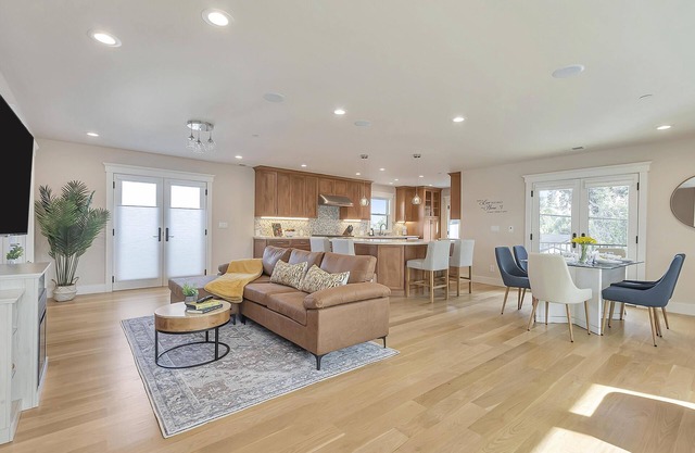 Gorgeous Executive Townhouse, Flexible Temporary Stay, Pet Friendly
