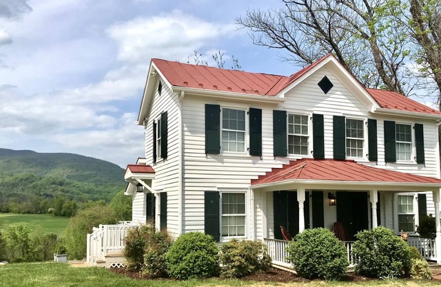 Gorgeous Farmhouse at Ramsay Estate | Amazing Blue Ridge Views