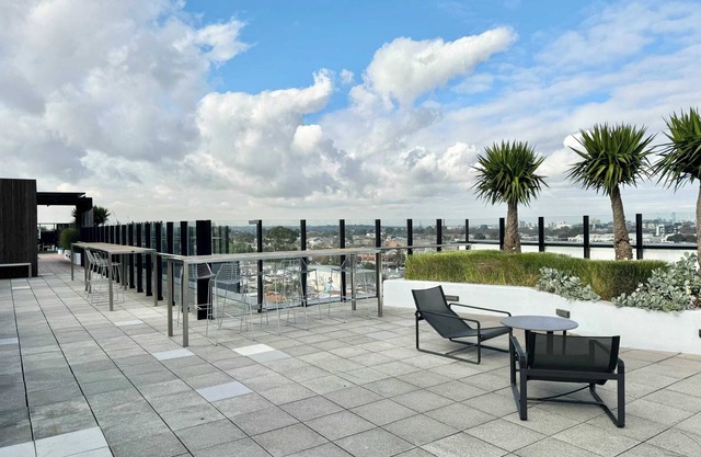 Gorgeous flat with pool, gym and rooftop