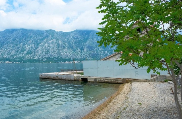 Gorgeous Flat With Balcony Near Sea in Kotor