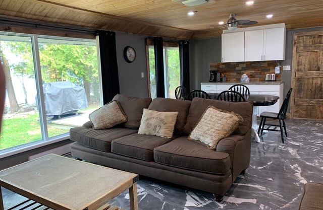 Gorgeous Fowlie Retreat - Lake Huron Waterfront - playa privada y lanzamiento de botes