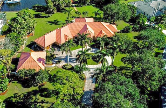 Gorgeous Gated Getaway