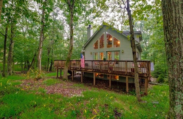 Gorgeous golf-front home with 2 living spaces, a fireplace, and high-speed wifi