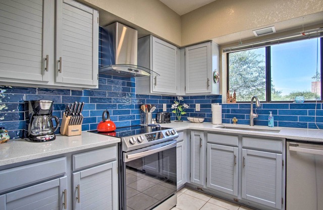 Gorgeous Green Valley Townhome w/ Mountain Views!