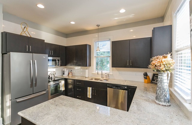 Gorgeous Home 7 Min to Dtwn + Walk to The Pharmacy
