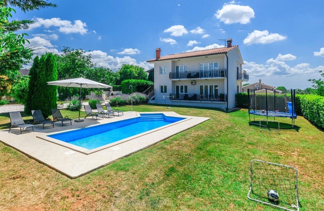 Preciosa casa en Barban con WiFi