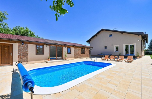 Preciosa casa en Bjelovar con sauna