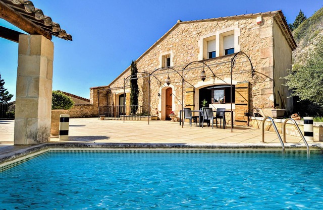 Preciosa casa en Boulbon con cocina.