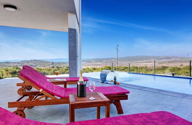 Preciosa casa en Debeljak