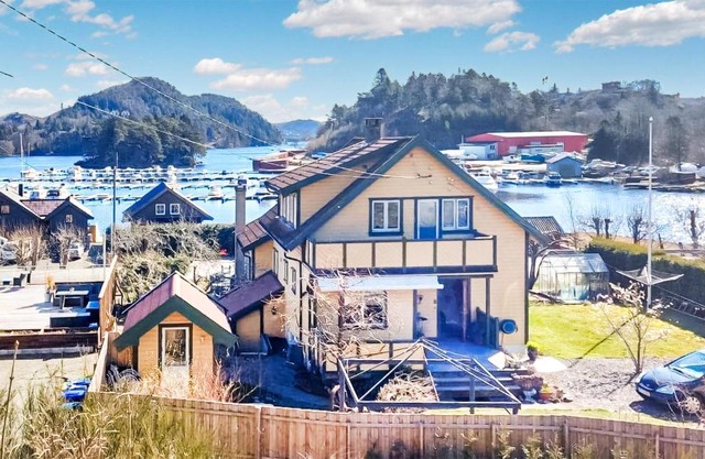 Gorgeous Home In Farsund With Kitchen