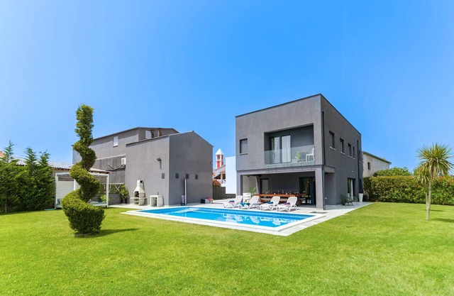 Villa Lux