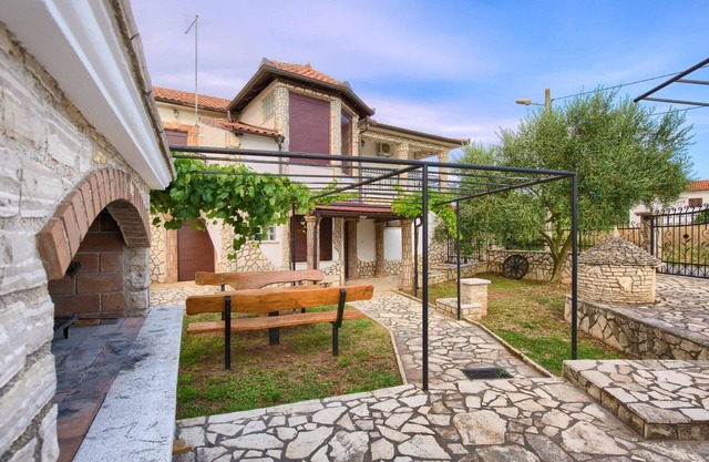 Preciosa casa en Jadreski con cocina.