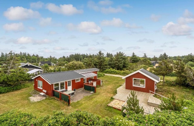 Gorgeous Home In Løgstør With Kitchen