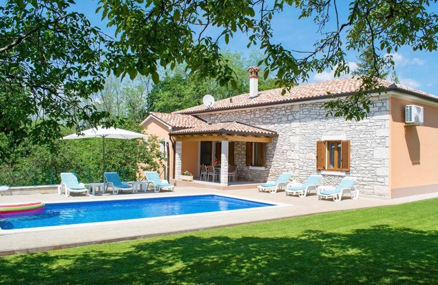 Preciosa casa en Nedescina