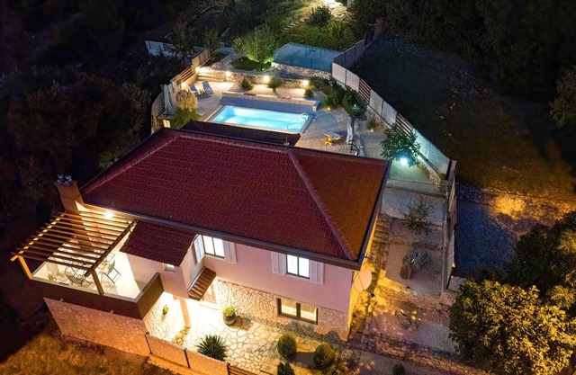 Preciosa casa en Pokrovnik con WiFi