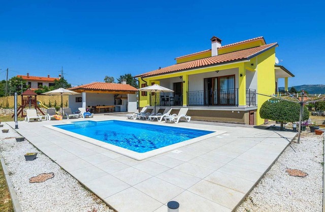 Preciosa casa en Rabac con WiFi