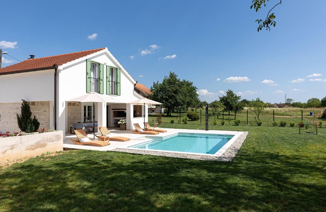 Preciosa casa en Sinj