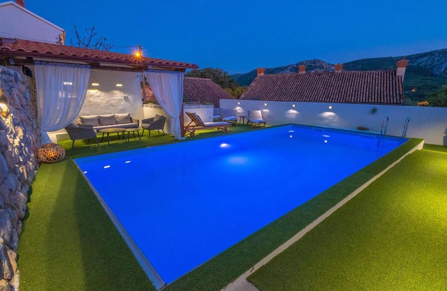 Preciosa casa en Tribalj con cocina