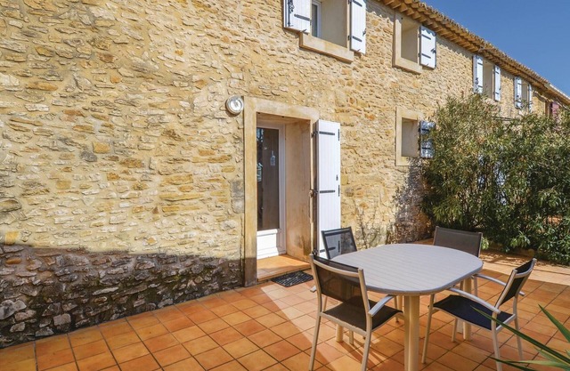 Preciosa casa en Vénéjan con cocina