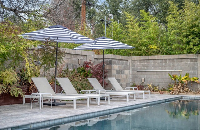 Gorgeous Home & Pool + Close to DT - Windsor Place