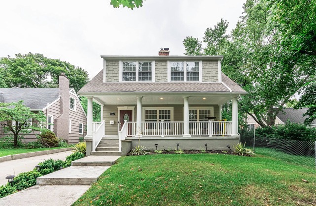 Gorgeous Home Steps From the BIG HOUSE!