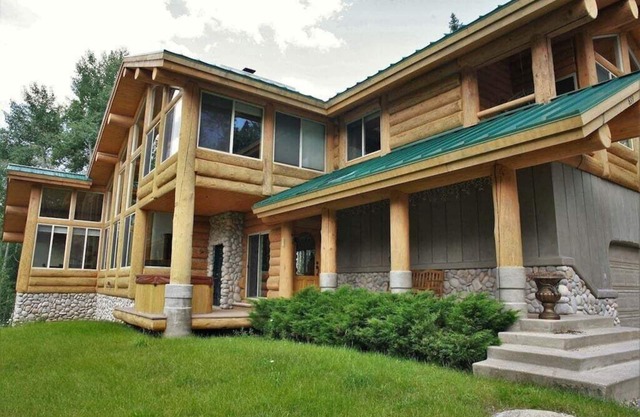 Hermosa casa con bañera de hidromasaje y estanque privado a solo 2 millas de la estación de esquí Purgatory