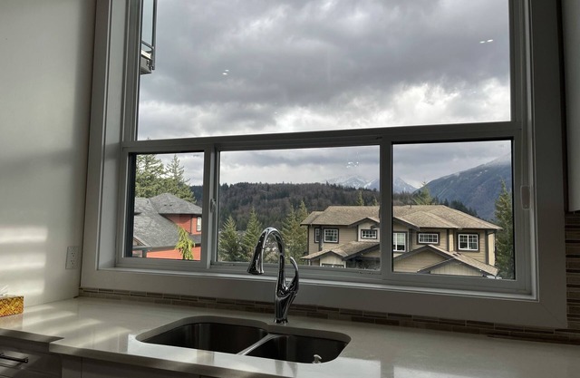 Gorgeous house on the top of the mountain in Chilliwack