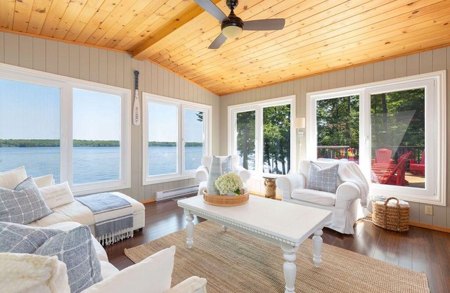 Preciosa cabaña del lago Muskoka con impresionantes vistas y bañera de hidromasaje