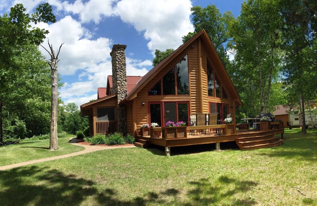 Preciosa cabaña en el lago O'Brien, a 2 horas de Mpls, pontón incluido.