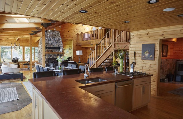 Gorgeous Lake Retreat