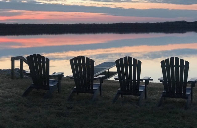 Gorgeous Lakefront House, AC, Private Dock, Kayaks, Canoe, Paddleboards