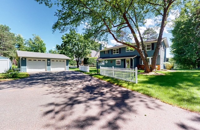 Gorgeous lakefront home with dock, sandy beach area, fireplace, huge deck & WIFI
