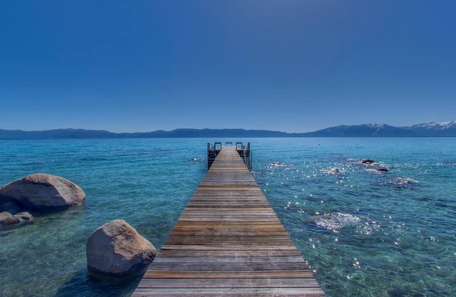 Gorgeous Lakefront in Meeks Bay, Hot Tub and Buoy