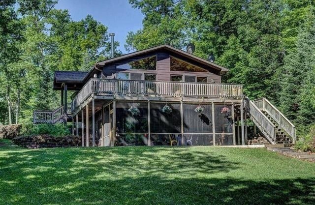 Raven's Bay-Lakefront home