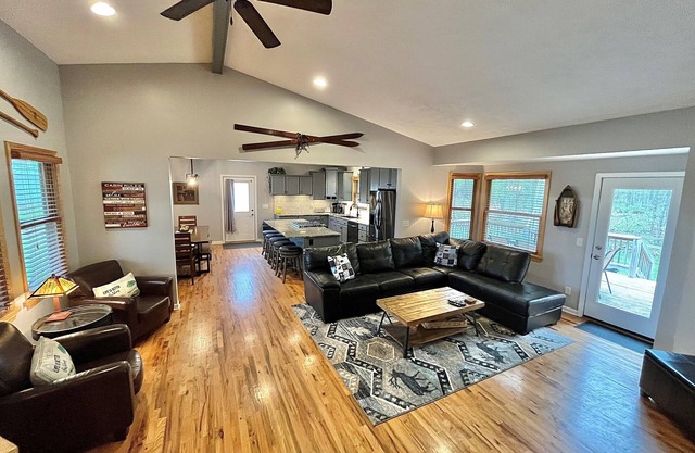 Hermosa nueva Lemon Lodge 1/2 milla de Crystal Mtn. Resort con A / C Central!