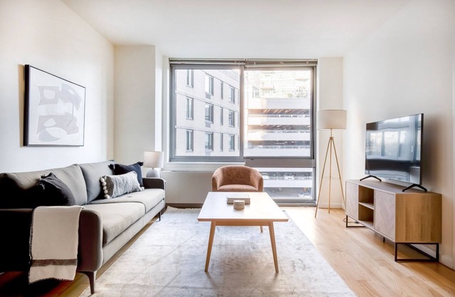 Gorgeous LIC 1BR w/ Doorman, Gym Pool & W/D, nr East River, by Blueground