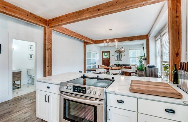 Gorgeous Modern 2bd/2ba in Heart of Sunny Side