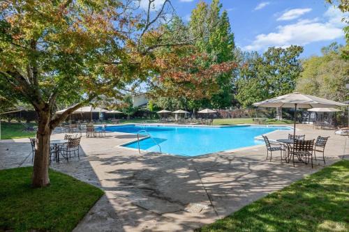 Gorgeous Napa Condo, Spectacular Golf Course View