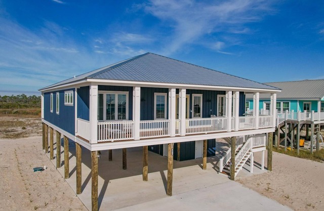 Gorgeous New home w/ amazing Gulf Views, Elevator, & Easy beach access.