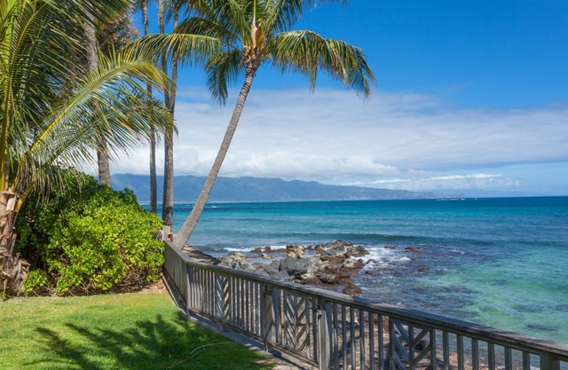 Gorgeous Oceanfront Paia Bay Home