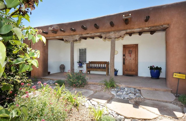 Precioso en García: Lux Adobe en el histórico Eastside