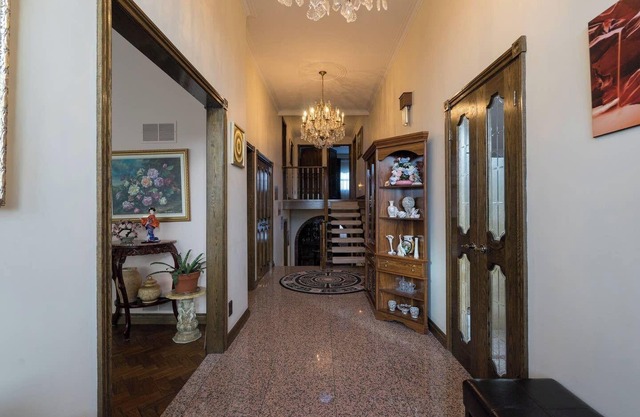 Gorgeous Peace Room in A Stunning Chalet Style Home -- YYZ