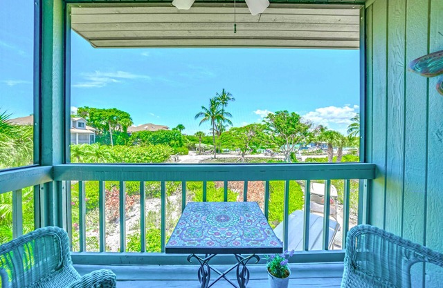 Gorgeous, Peaceful Island Retreat-3 Bedroom-2 Bath