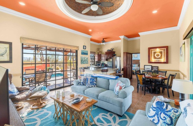 Gorgeous Private Home with 360 degree Vistas and Heated Pool