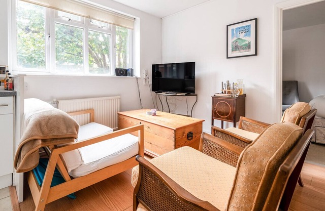 Gorgeous Putney Flat