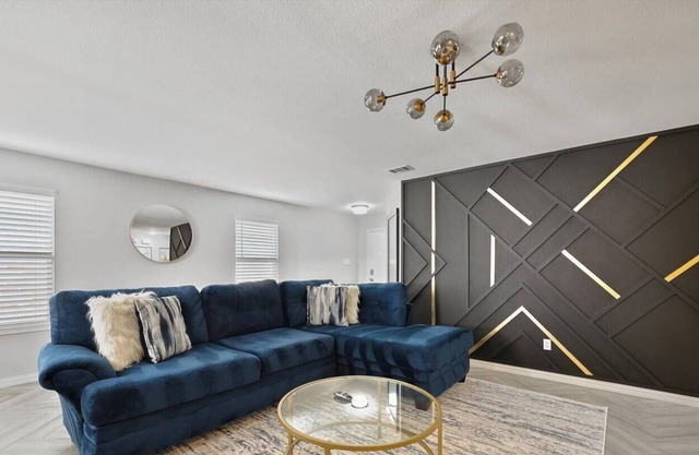 Gorgeous Remodeled 4B Home for Extended Stay!