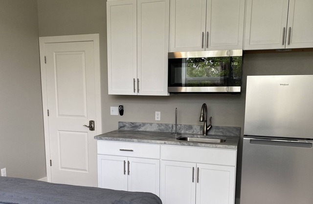 Gorgeous Remodeled Studios! Sterling! # 7