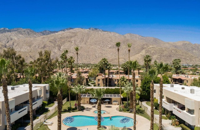 Gorgeous Renovated Palm Springs Condo Jan 2025 dates still available