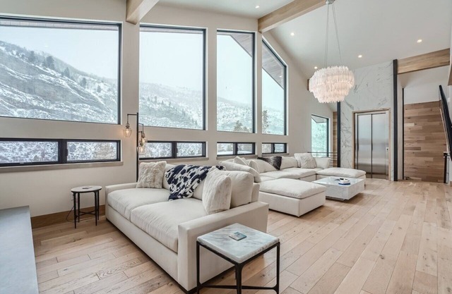 Gorgeous Residence, Hot Tub, Game Room, Minutes to Slopes