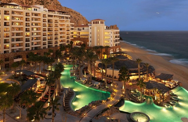 Magnífico resort en la punta de Cabo San Lucas. Elegante y divertido con todas las comodidades que pueda necesitar.